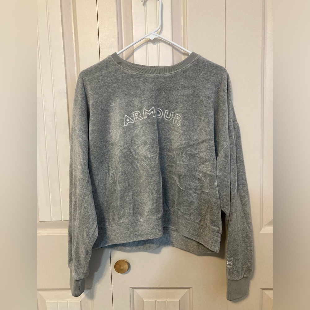 Women’s gray Under Armour sweater
